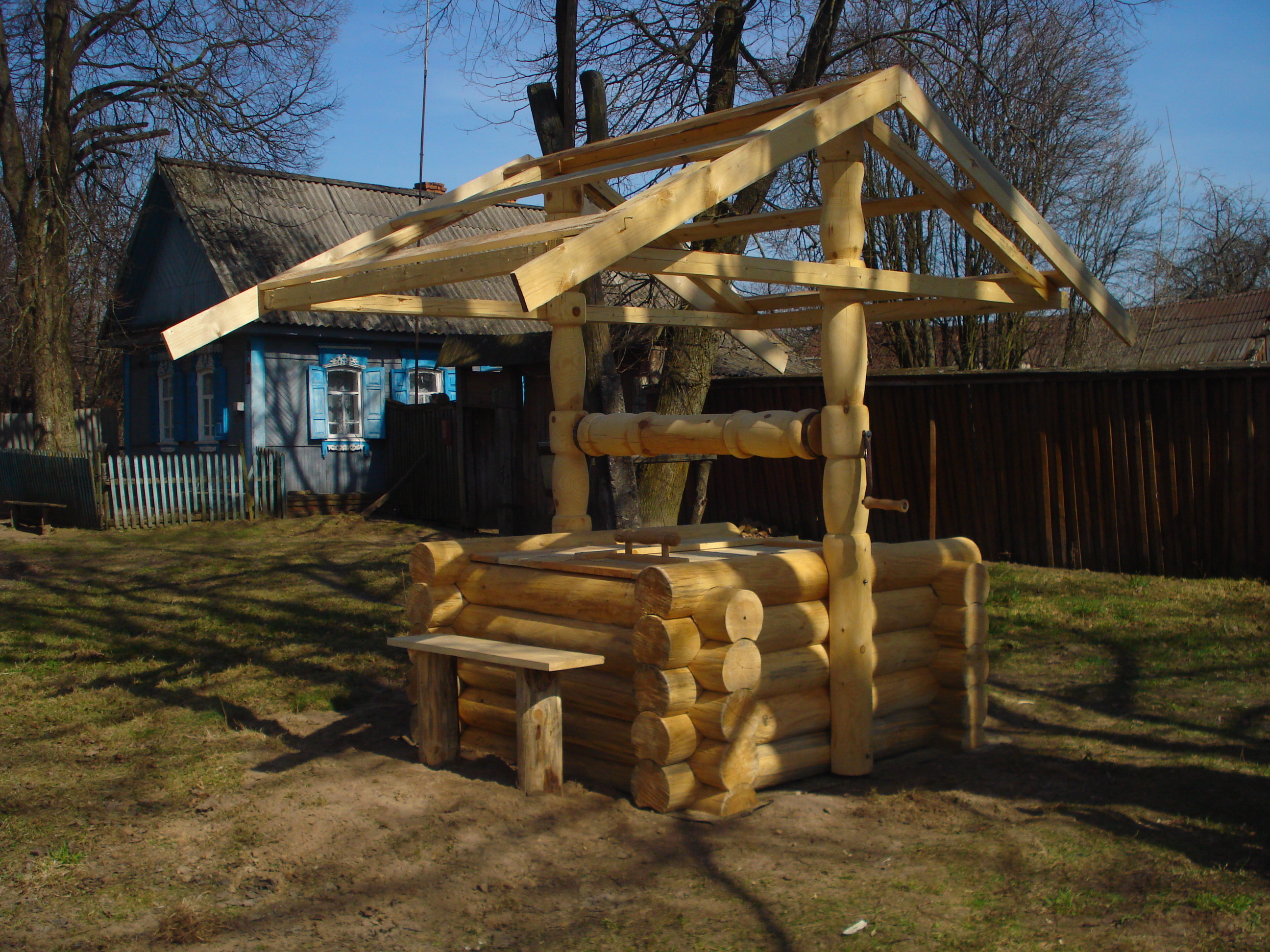 Колодец деревянный - кровля крыши
